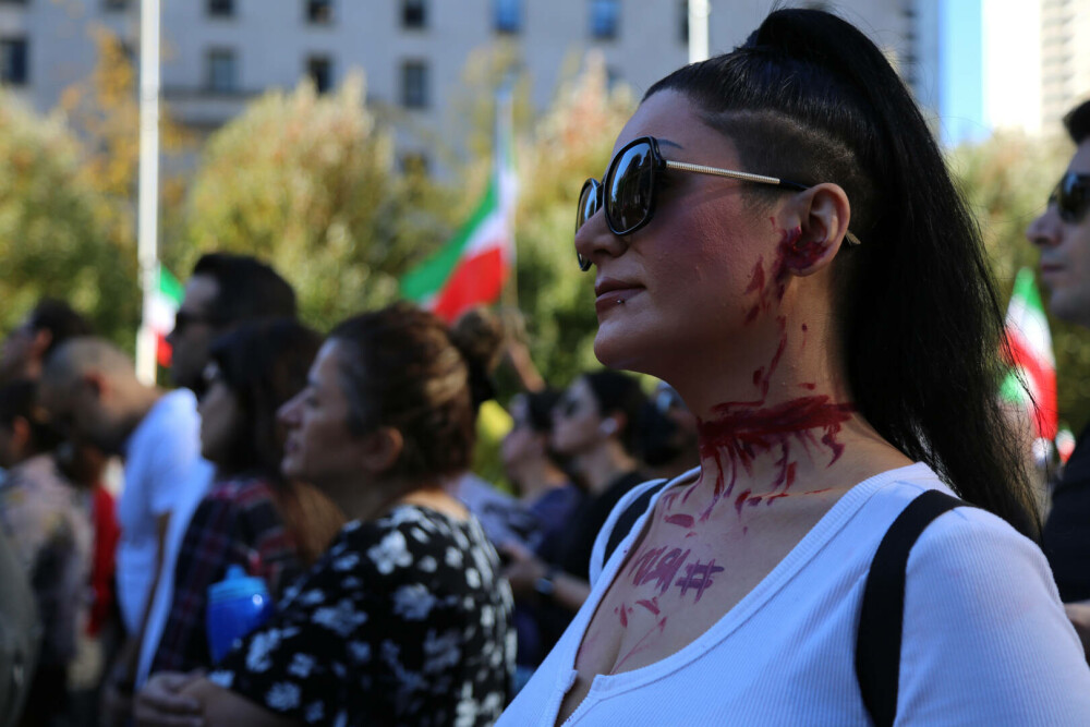 Protestele din Iran au continuat și duminică. Cel puțin 41 de oameni și-au pierdut viața până acum | GALERIE FOTO - Imaginea 16