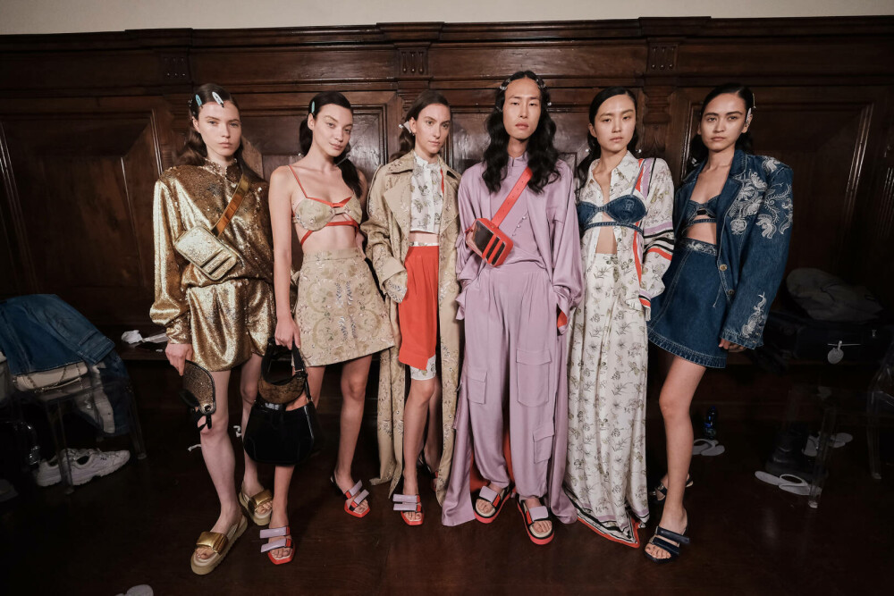 Ținute spectaculoase la Milano Fashion Week. Armani, Prada și Maison Margiela, printre vedetele podiumului | GALERIE FOTO - Imaginea 17
