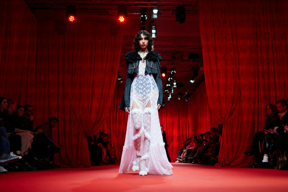 Ținute spectaculoase la Milano Fashion Week. Armani, Prada și Maison Margiela, printre vedetele podiumului | GALERIE FOTO - Imaginea 16