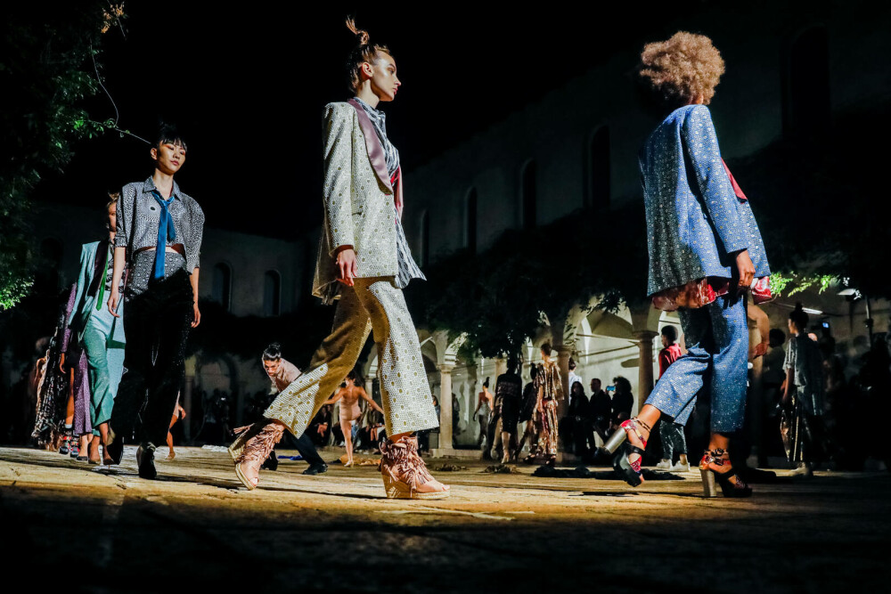 Ținute spectaculoase la Milano Fashion Week. Armani, Prada și Maison Margiela, printre vedetele podiumului | GALERIE FOTO - Imaginea 15