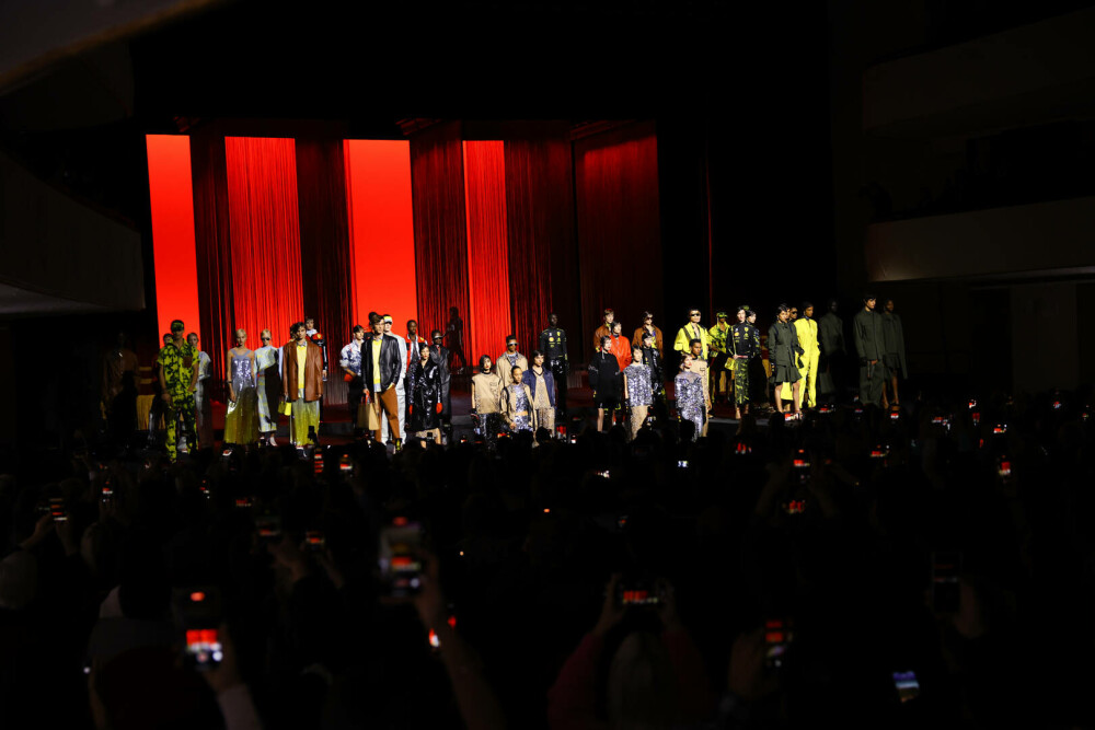Ținute spectaculoase la Milano Fashion Week. Armani, Prada și Maison Margiela, printre vedetele podiumului | GALERIE FOTO - Imaginea 11