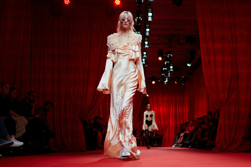 Ținute spectaculoase la Milano Fashion Week. Armani, Prada și Maison Margiela, printre vedetele podiumului | GALERIE FOTO - Imaginea 7