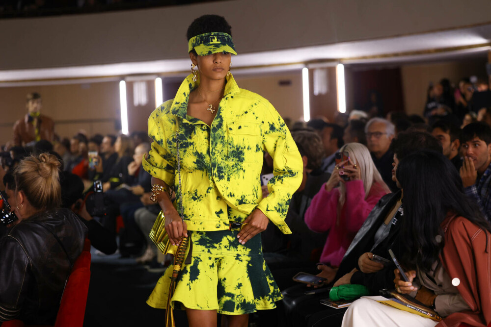 Ținute spectaculoase la Milano Fashion Week. Armani, Prada și Maison Margiela, printre vedetele podiumului | GALERIE FOTO - Imaginea 40