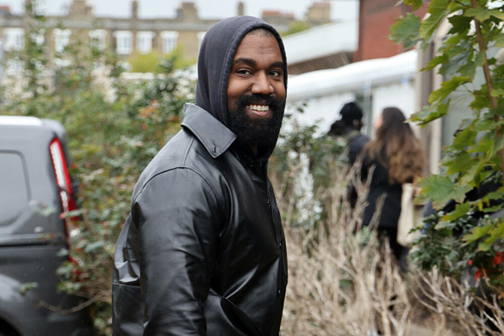 Kanye West, în șlapi și șosete la London Fashion Week GALERIE FOTO - Imaginea 5