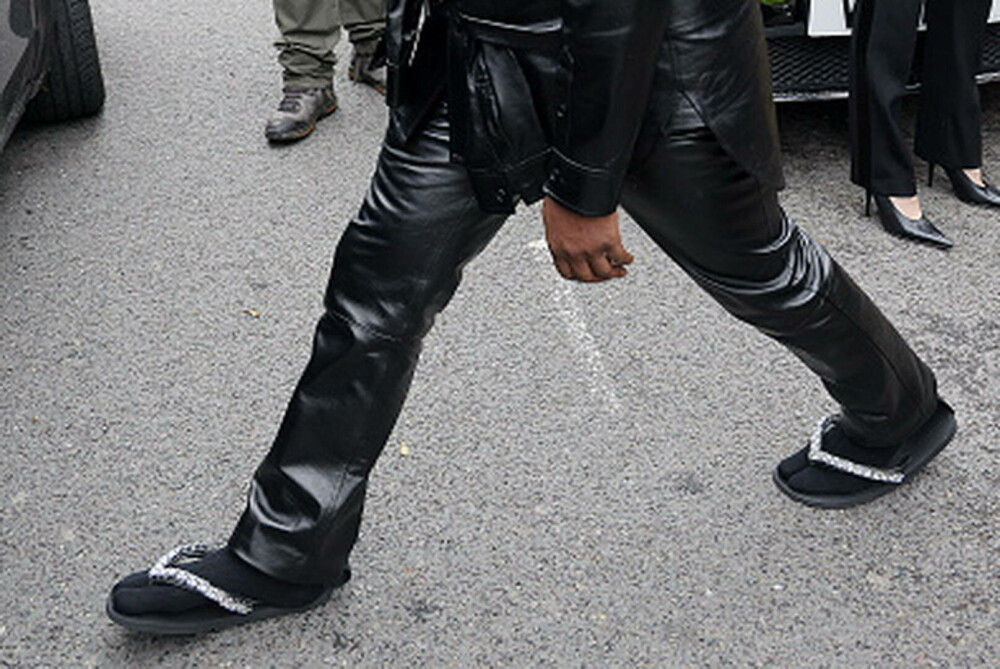 Kanye West, în șlapi și șosete la London Fashion Week GALERIE FOTO - Imaginea 17