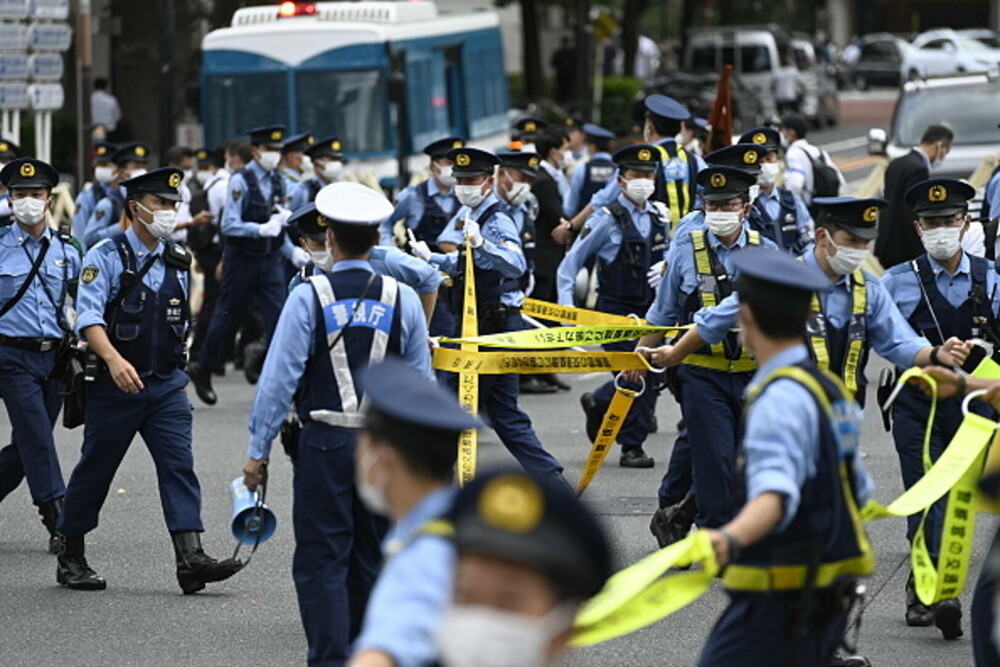 Sute de oameni protestează la funeraliile lui Shinzo Abe. Sunt peste 20.000 de forţe de ordine | GALERIE FOTO - Imaginea 12