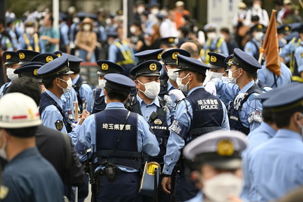 Sute de oameni protestează la funeraliile lui Shinzo Abe. Sunt peste 20.000 de forţe de ordine | GALERIE FOTO - Imaginea 3