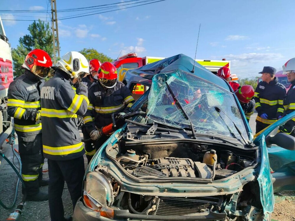 Accident grav pe DN 72, în Prahova. O persoană a decedat, iar alte trei au fost rănite - Imaginea 1