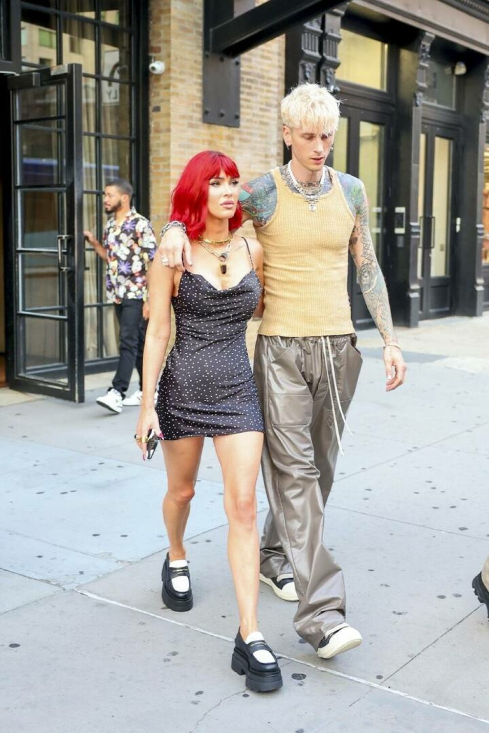 Megan Fox, schimbare radicală de look. Cum a fost văzută actrița pe străzile din New York. GALERIE FOTO - Imaginea 6