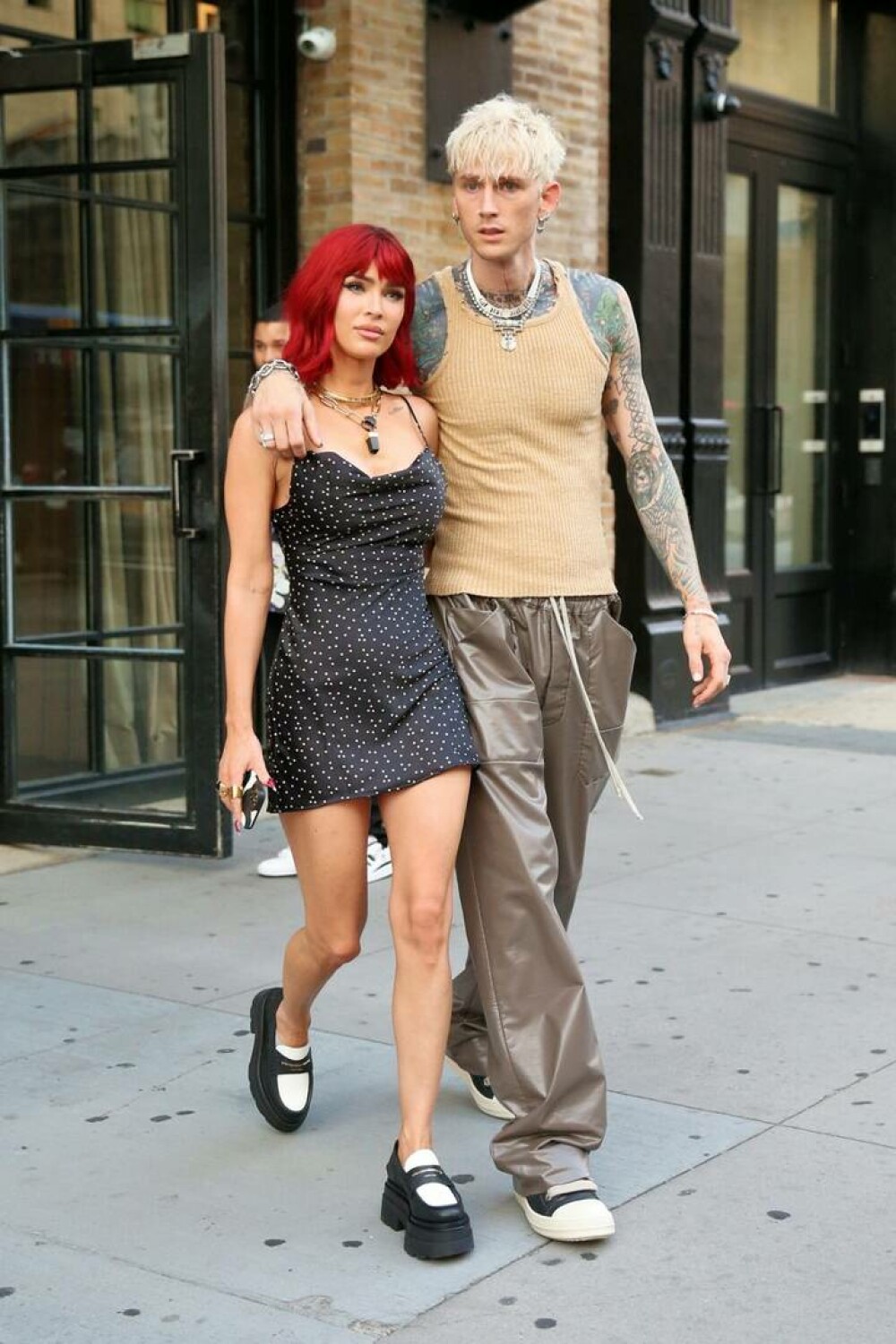 Megan Fox, schimbare radicală de look. Cum a fost văzută actrița pe străzile din New York. GALERIE FOTO - Imaginea 9