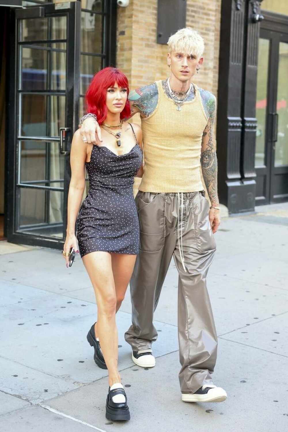 Megan Fox, schimbare radicală de look. Cum a fost văzută actrița pe străzile din New York. GALERIE FOTO - Imaginea 14