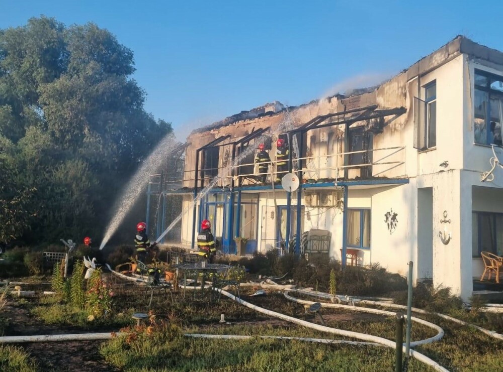Vila din Delta Dunării a lui Miron Mitrea, incendiată într-o reglare de conturi. Ce s-a întâmplat GALERIE FOTO - Imaginea 1