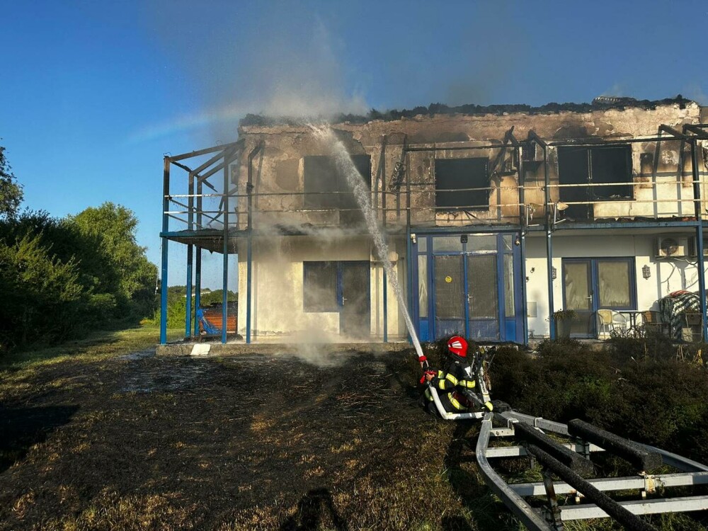 Vila din Delta Dunării a lui Miron Mitrea, incendiată într-o reglare de conturi. Ce s-a întâmplat GALERIE FOTO - Imaginea 8