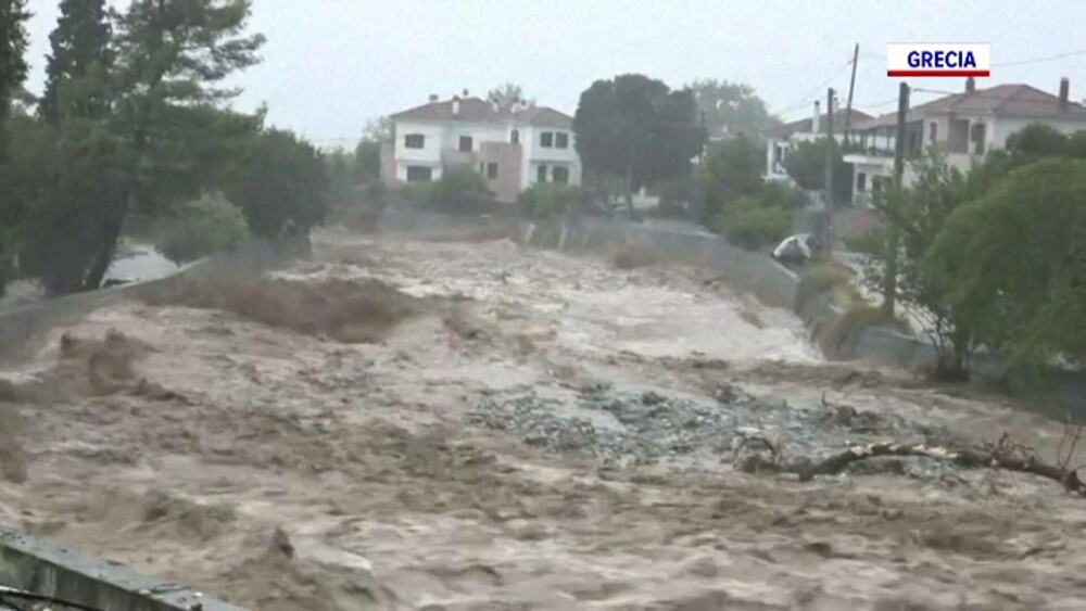 Imagini apocaliptice. Numărul victimelor inundațiilor din Grecia, Turcia și Bulgaria a crescut la 14 - Imaginea 2