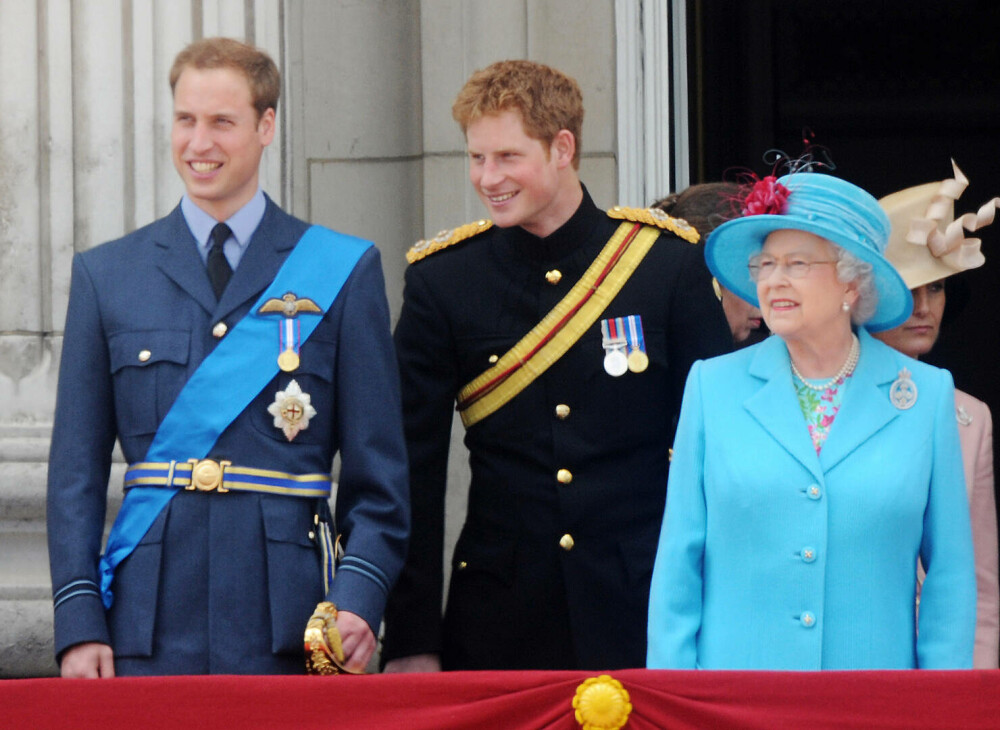 Prinţul Harry s-a întors în Marea Britanie la un an de la moartea bunicii sale, regina Elizabeth II. FOTO - Imaginea 3