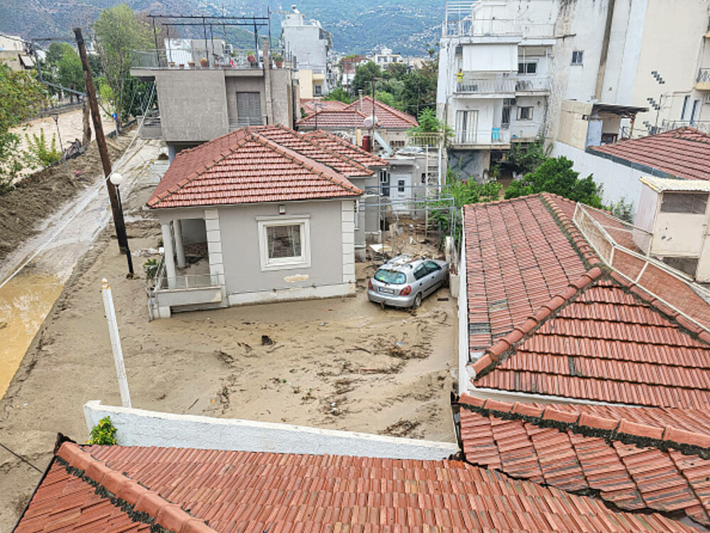 Dezastru în Grecia. Doi tineri austrieci aflați în luna de miere au dispărut după ce bungalow-ul lor a fost luat de ape - Imaginea 5