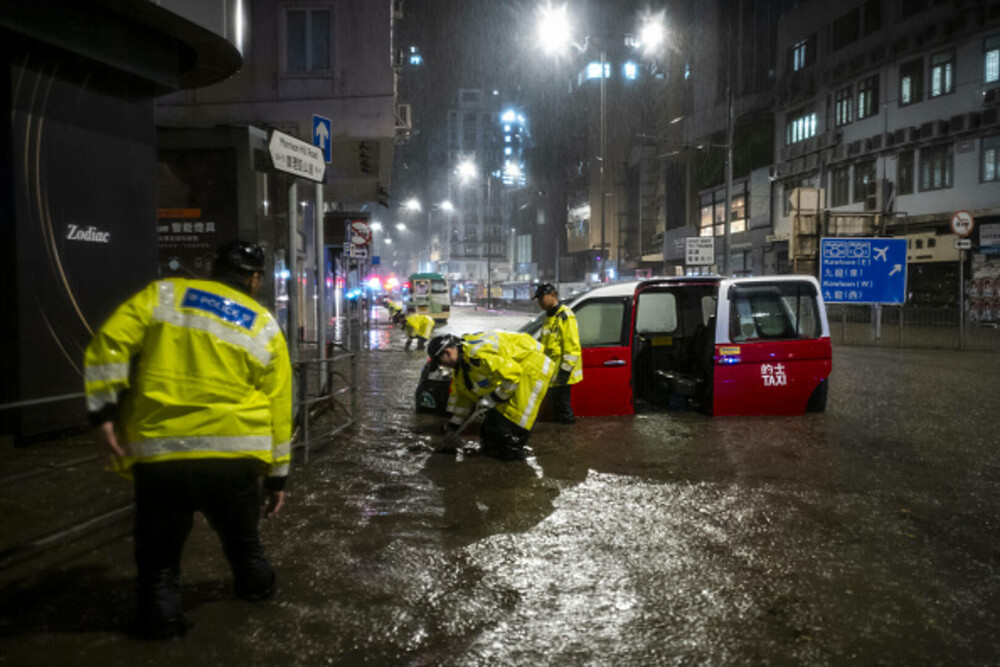 Cea mai abundentă ploaie torențială din ultimii cel puțin 140 de ani, în Hong Kong. GALERIE FOTO - Imaginea 3