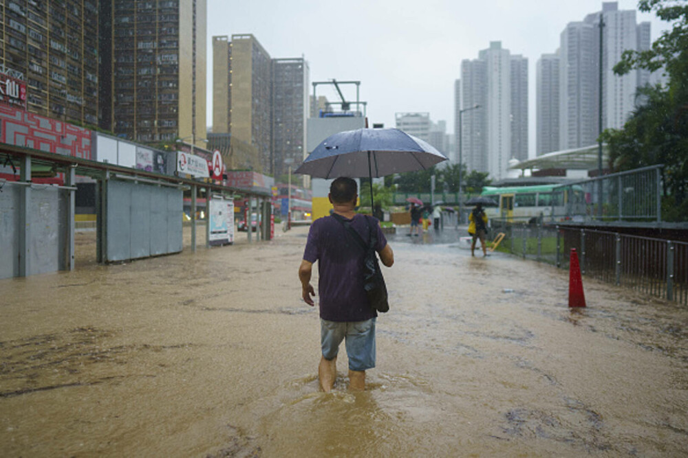 Cea mai abundentă ploaie torențială din ultimii cel puțin 140 de ani, în Hong Kong. GALERIE FOTO - Imaginea 4