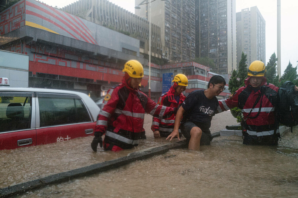 Imaginile groazei din Hong Kong, după inundațiile devastatoare. Meteorologii au emis cel mai sever avertisment de ploi | FOTO - Imaginea 9