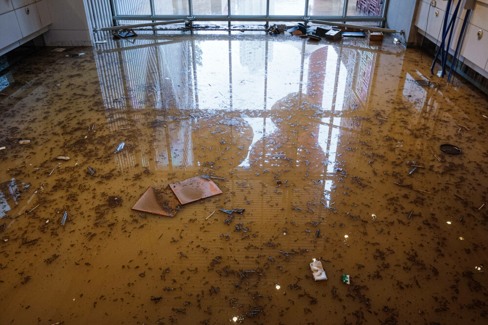 Imaginile groazei din Hong Kong, după inundațiile devastatoare. Meteorologii au emis cel mai sever avertisment de ploi | FOTO - Imaginea 18