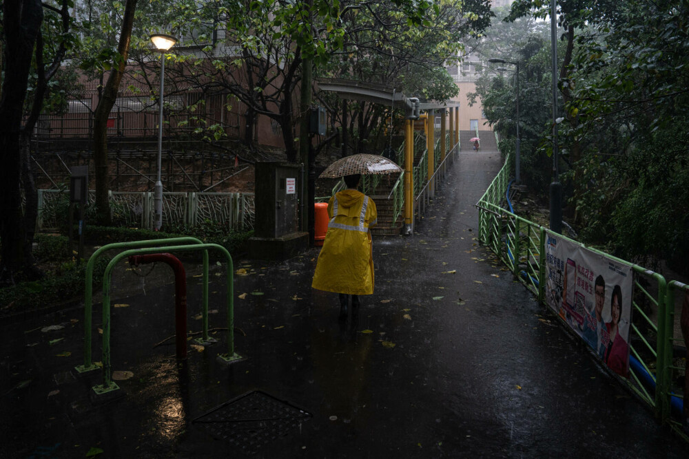 Imaginile groazei din Hong Kong, după inundațiile devastatoare. Meteorologii au emis cel mai sever avertisment de ploi | FOTO - Imaginea 22