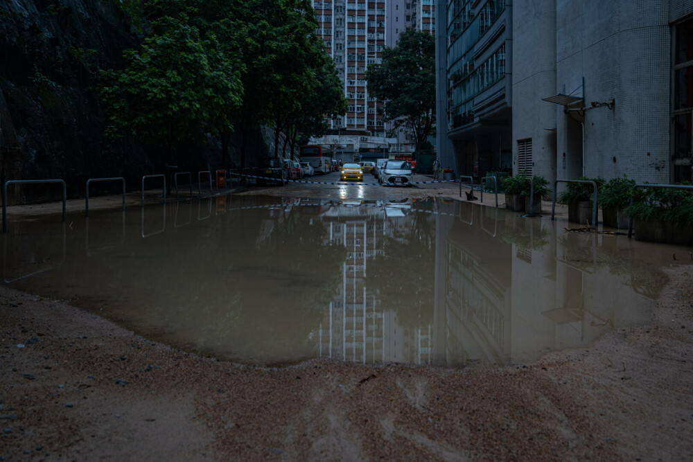 Imaginile groazei din Hong Kong, după inundațiile devastatoare. Meteorologii au emis cel mai sever avertisment de ploi | FOTO - Imaginea 24