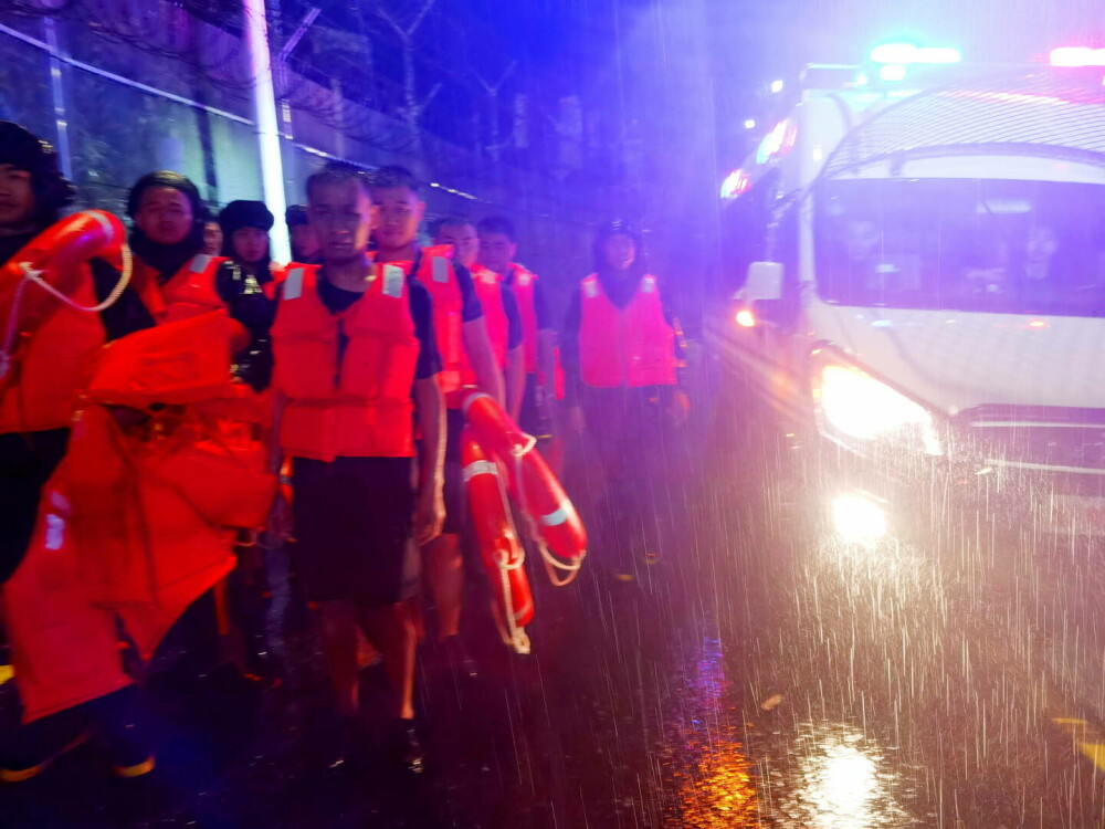 Imaginile groazei din Hong Kong, după inundațiile devastatoare. Meteorologii au emis cel mai sever avertisment de ploi | FOTO - Imaginea 31