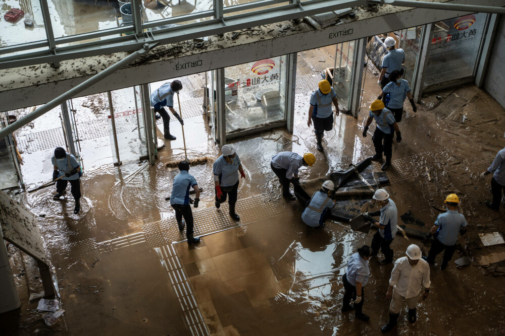 Imaginile groazei din Hong Kong, după inundațiile devastatoare. Meteorologii au emis cel mai sever avertisment de ploi | FOTO - Imaginea 36