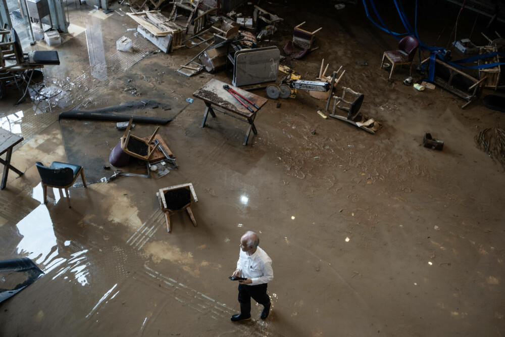 Imaginile groazei din Hong Kong, după inundațiile devastatoare. Meteorologii au emis cel mai sever avertisment de ploi | FOTO - Imaginea 37