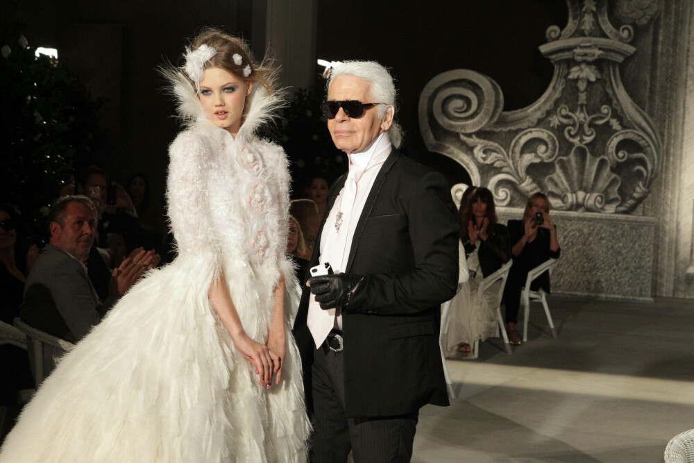 Imagini de colecție cu Karl Lagerfeld. Renumitul creator de modă ar fi împlinit 90 de ani | GALERIE FOTO - Imaginea 27