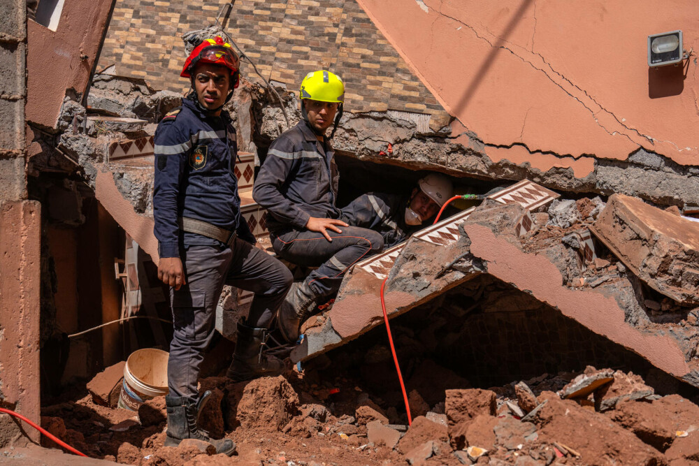 „A trebuit să aleg dacă să îmi salvez părinții sau fiul”. Mărturii emoționante în urma cutremurului devastator din Maroc - Imaginea 11