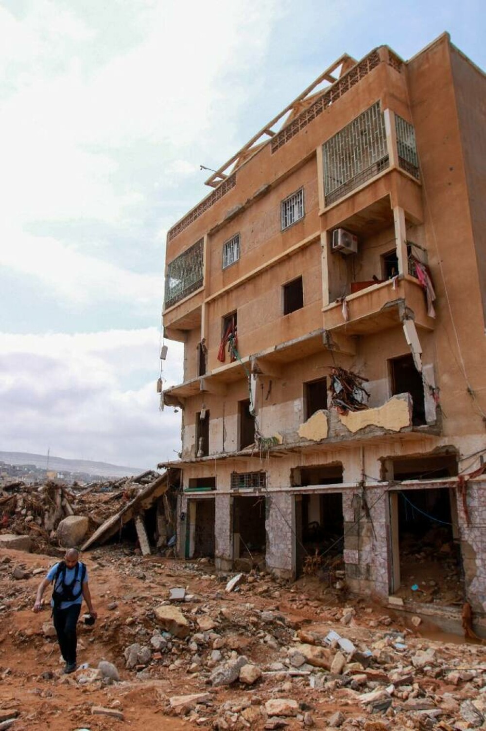 Dezastru în Libia. Orașul Derna arată ca și cum ar fi fost lovit de tsunami. Mii de oameni au murit. VIDEO și GALERIE FOTO - Imaginea 9