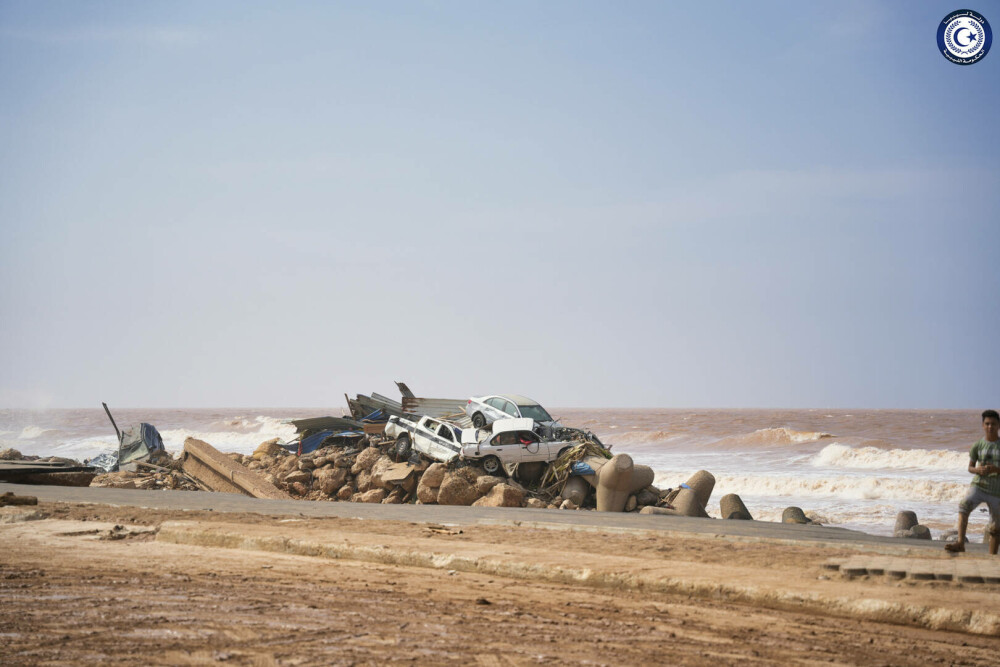 Bilanţul inundaţiilor din Libia ar putea ajunge la 20.000 de morţi. Şeful OMM spune că tragedia putea fi evitată - Imaginea 7