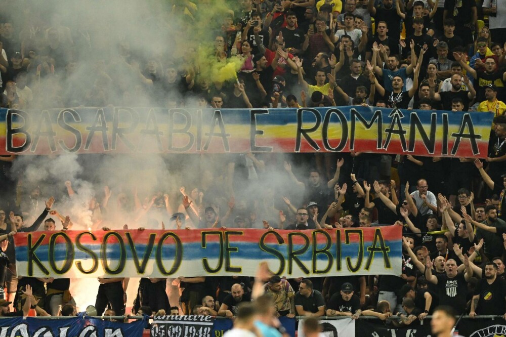 România - Kosovo 2-0, în preliminariile EURO 2024. Două goluri înscrise pe finalul unui meci dramatic, întrerupt 50 de minute - Imaginea 6