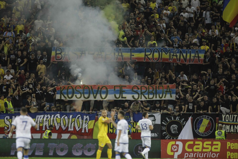 România - Kosovo 2-0, în preliminariile EURO 2024. Două goluri înscrise pe finalul unui meci dramatic, întrerupt 50 de minute - Imaginea 7