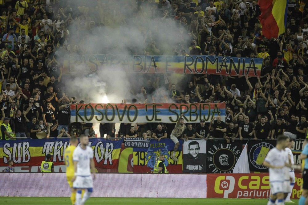 România - Kosovo 2-0, în preliminariile EURO 2024. Două goluri înscrise pe finalul unui meci dramatic, întrerupt 50 de minute - Imaginea 9