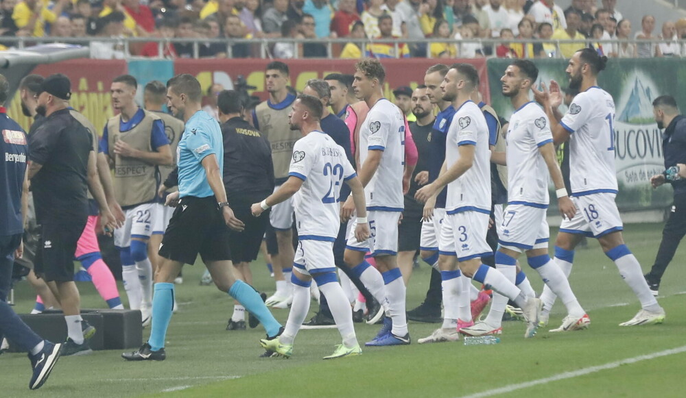România - Kosovo 2-0, în preliminariile EURO 2024. Două goluri înscrise pe finalul unui meci dramatic, întrerupt 50 de minute - Imaginea 19