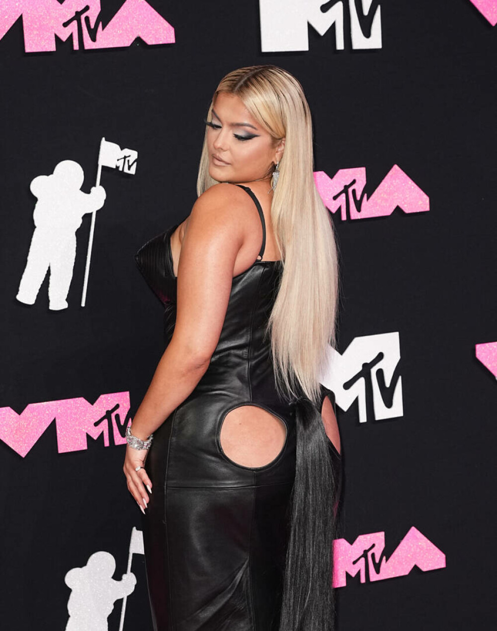 Cele mai bune și „nebune” ținute de pe covorul roșu la MTV Awards 2023. Ce vedete au șocat cu apariția lor | GALERIE FOTO - Imaginea 9