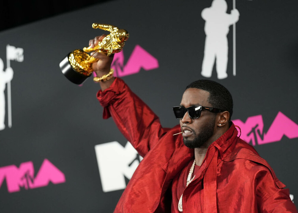 Cele mai bune și „nebune” ținute de pe covorul roșu la MTV Awards 2023. Ce vedete au șocat cu apariția lor | GALERIE FOTO - Imaginea 31