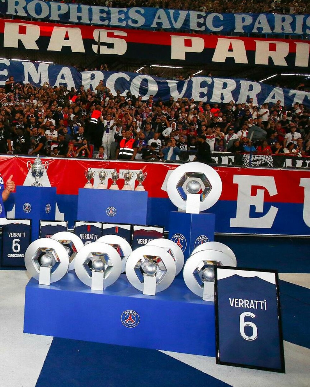 Momente emoționante pe stadion. Omagiu adus de PSG lui Marco Verratti. VIDEO - Imaginea 1