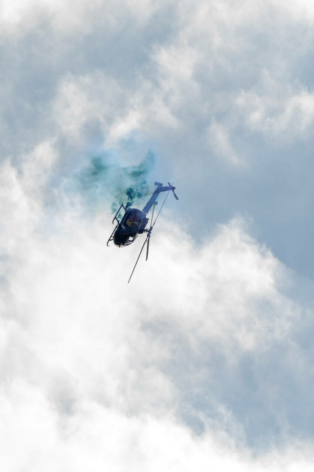 38 de piloți trăsniți au sfidat gravitația la Red Bull Flugtag cu mașinăriile lor zburătoare - Imaginea 10