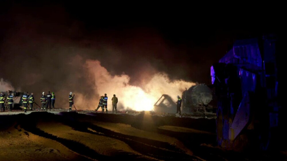 Explozie urmată de incendiu pe şantierul Autostrăzii Moldova. A luat foc o magistrală de gaz. Patru muncitori au murit - Imaginea 4