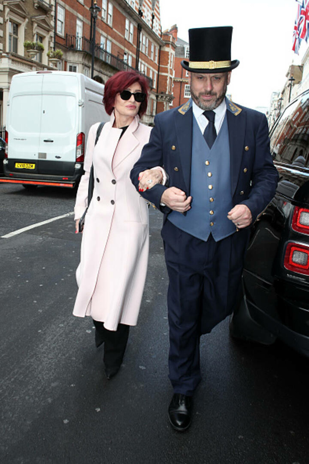 Sharon și Kelly Osbourne, prima apariție publică după moartea lui Ozzy. FOTO - Imaginea 4