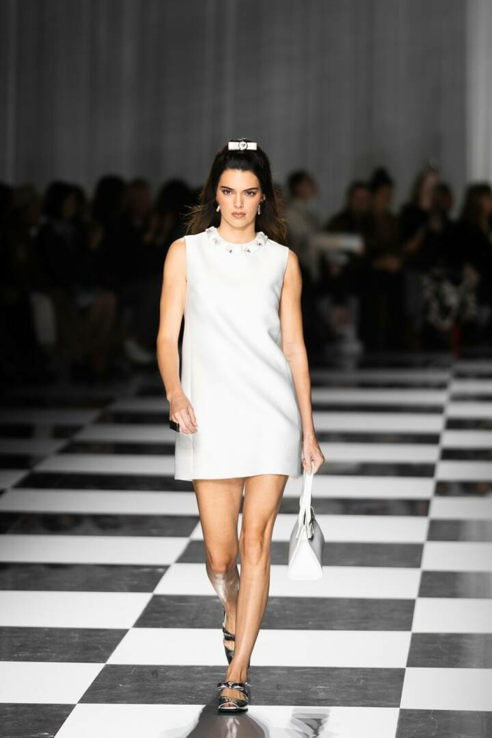 Săptămâna Modei la Milano: Ținutele de colecție purtate de supermodelele Kendall Jenner, Gigi Hadid și Claudia Shiffer | FOTO - Imaginea 9