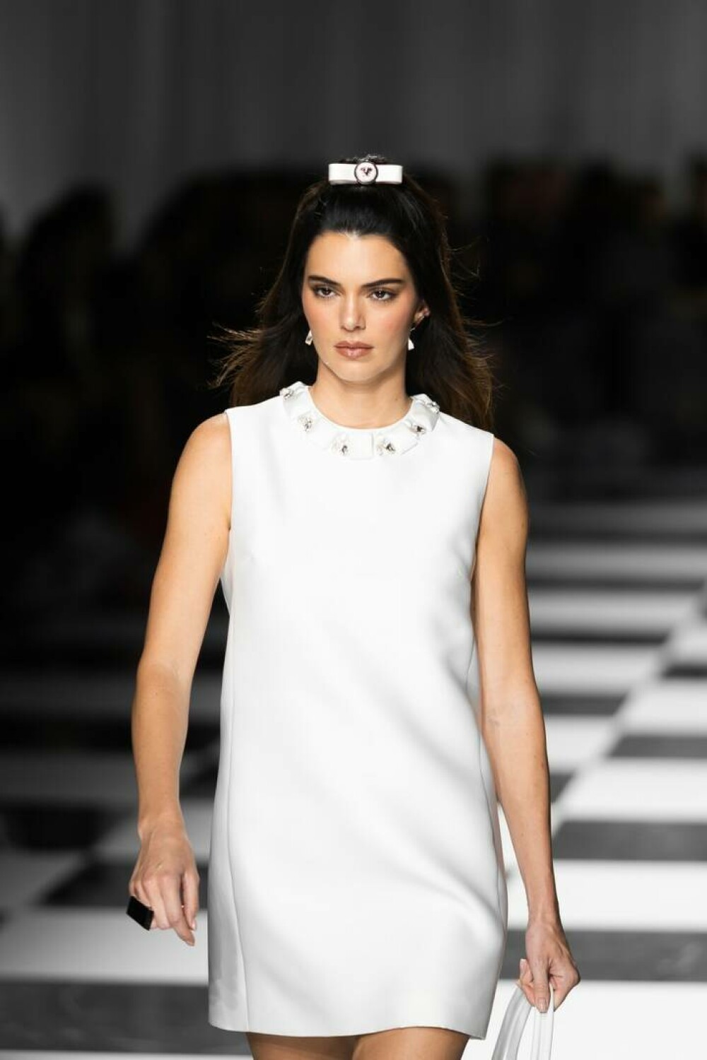 Săptămâna Modei la Milano: Ținutele de colecție purtate de supermodelele Kendall Jenner, Gigi Hadid și Claudia Shiffer | FOTO - Imaginea 12