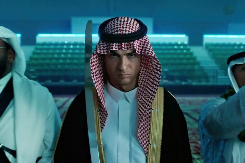 Cristiano Ronaldo, așa cum nu a mai fost văzut vreodată. Fotbalistul s-a îmbrăcat într-un costum tradițional saudit | FOTO - Imaginea 2