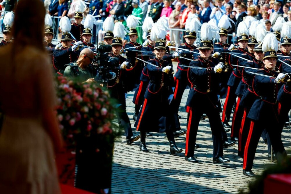 Prinţesa moştenitoare a Belgiei, în vârstă de 21 de ani, devine ofițer în armată. Cum arată în uniformă militară | FOTO - Imaginea 1