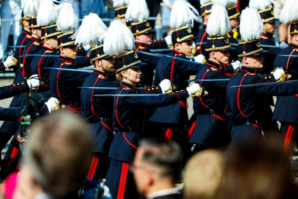 Prinţesa moştenitoare a Belgiei, în vârstă de 21 de ani, devine ofițer în armată. Cum arată în uniformă militară | FOTO - Imaginea 4