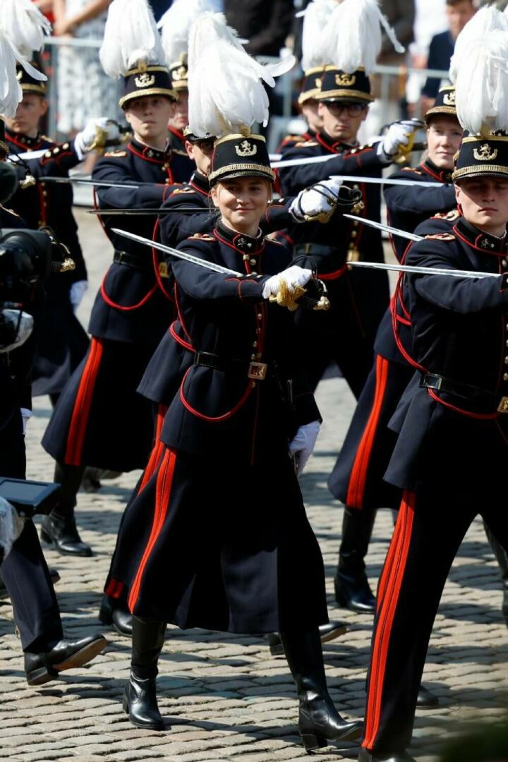 Prinţesa moştenitoare a Belgiei, în vârstă de 21 de ani, devine ofițer în armată. Cum arată în uniformă militară | FOTO - Imaginea 6