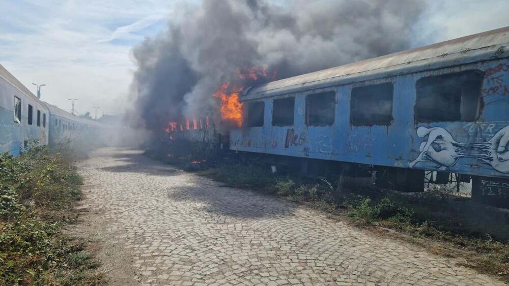 Incendiu la două vagoane dezafectate între Podul Grand şi Podul Basarab. CFR: Nu există victime - Imaginea 6